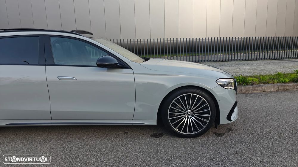 Mercedes-Benz E 300 Standard - 24