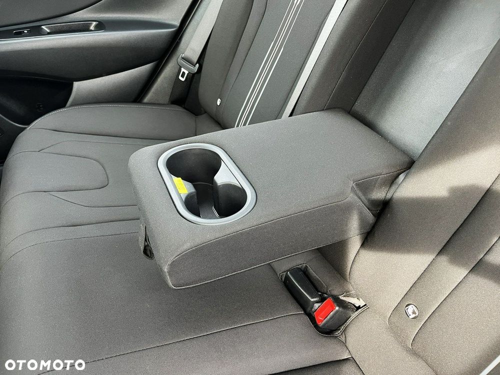 Hyundai Elantra 1.6 Smart CVT - 33