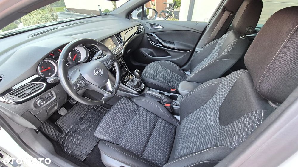 Opel Astra 1.6 T Dynamic S&S - 24