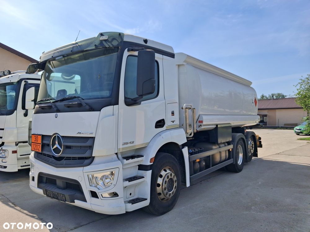 Mercedes-Benz 2548 - 27