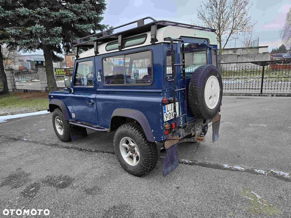 Land Rover Defender - 3