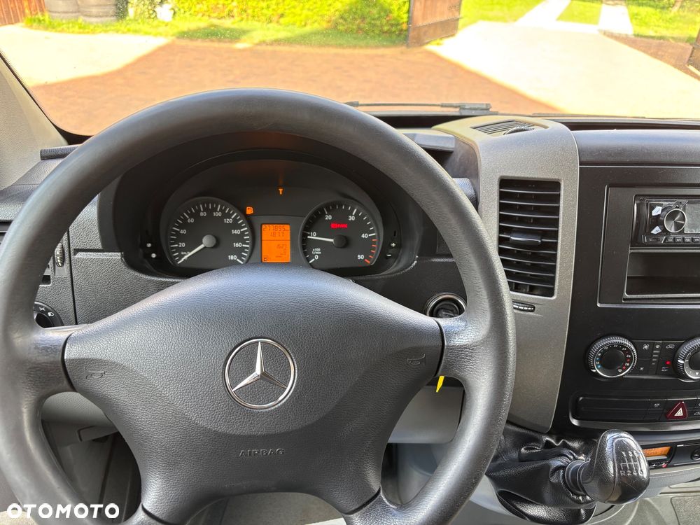 Mercedes-Benz Sprinter - 14