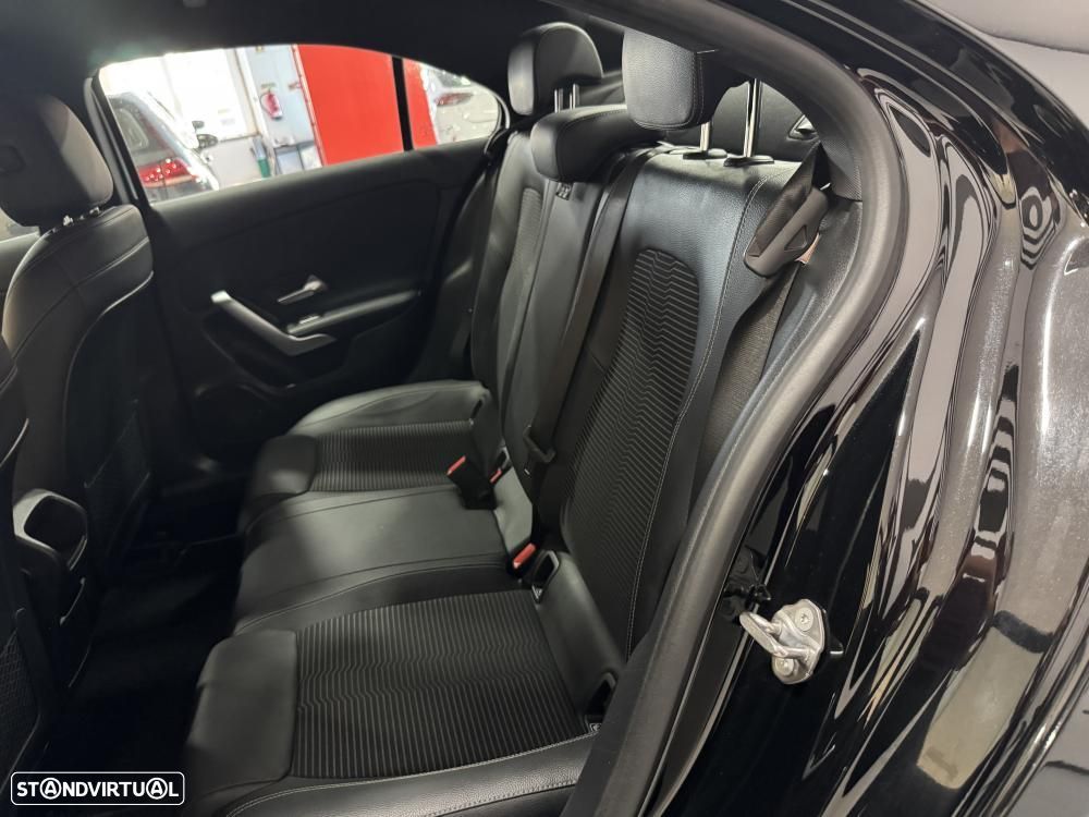 Mercedes-Benz A 180 Limousine d Progressive Aut. - 48