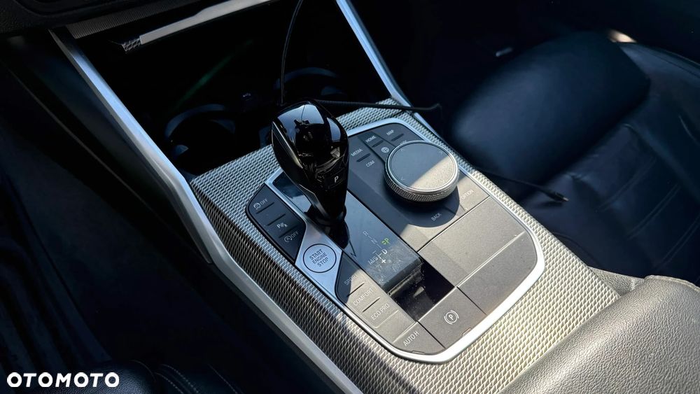 BMW Seria 3 330i xDrive M Sport - 18