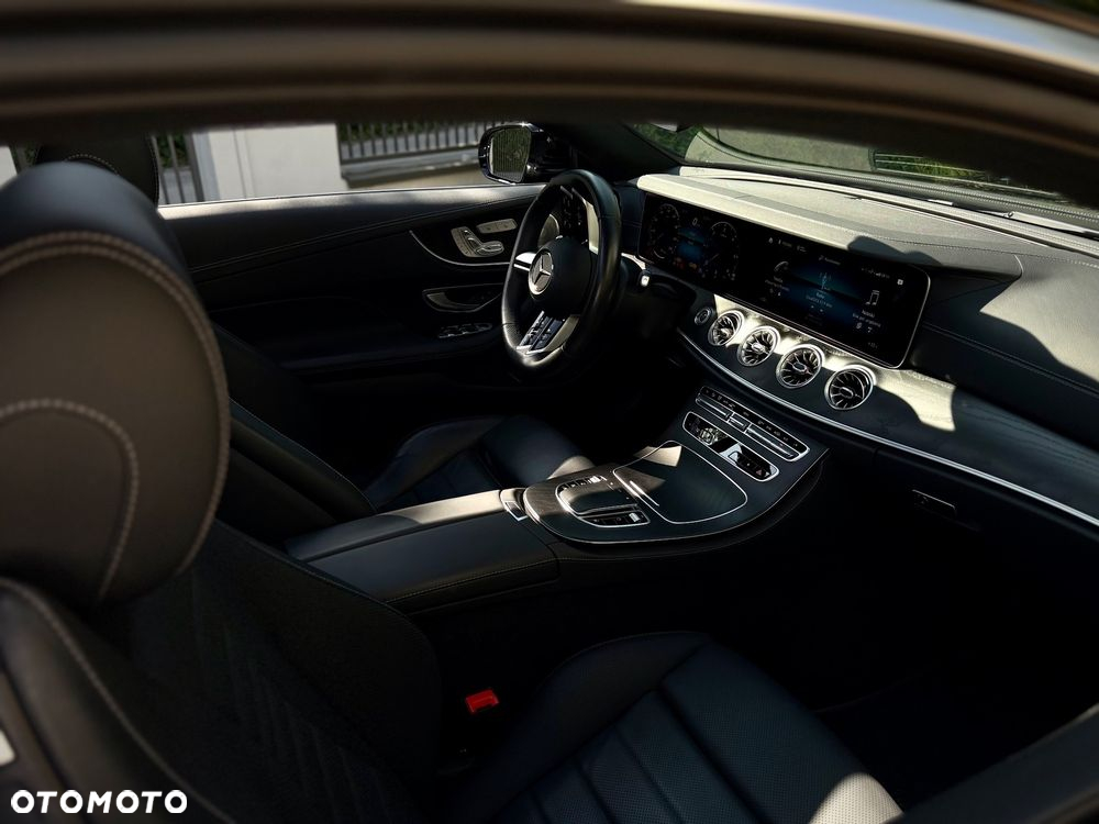 Mercedes-Benz Klasa E 220 d Coupe 4-Matic 9G-TRONIC - 25