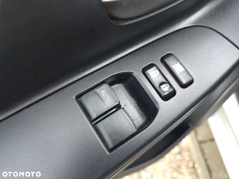Toyota Yaris 1.33 Premium EU6 - 18