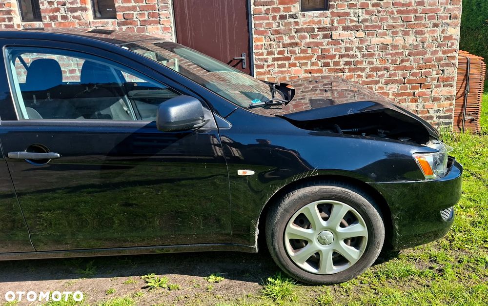 Mitsubishi Lancer 1.6 Inform - 2