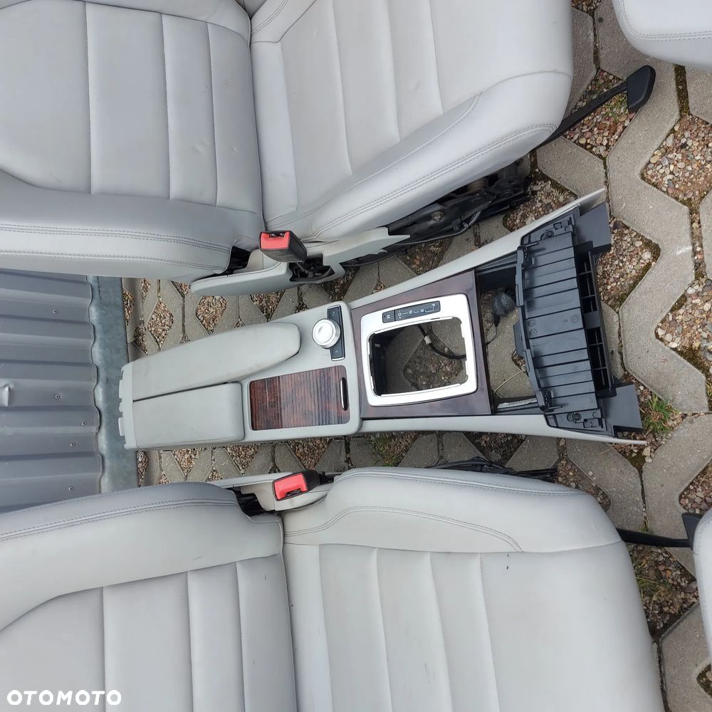 WNETRZE KOMPLETNE FOTELE KANAPA MERCEDES E W207 COUPE ORYGINAL DEMONTAZ BOCZKI DYWANY OSLONY PODLOKIETNIK - 25