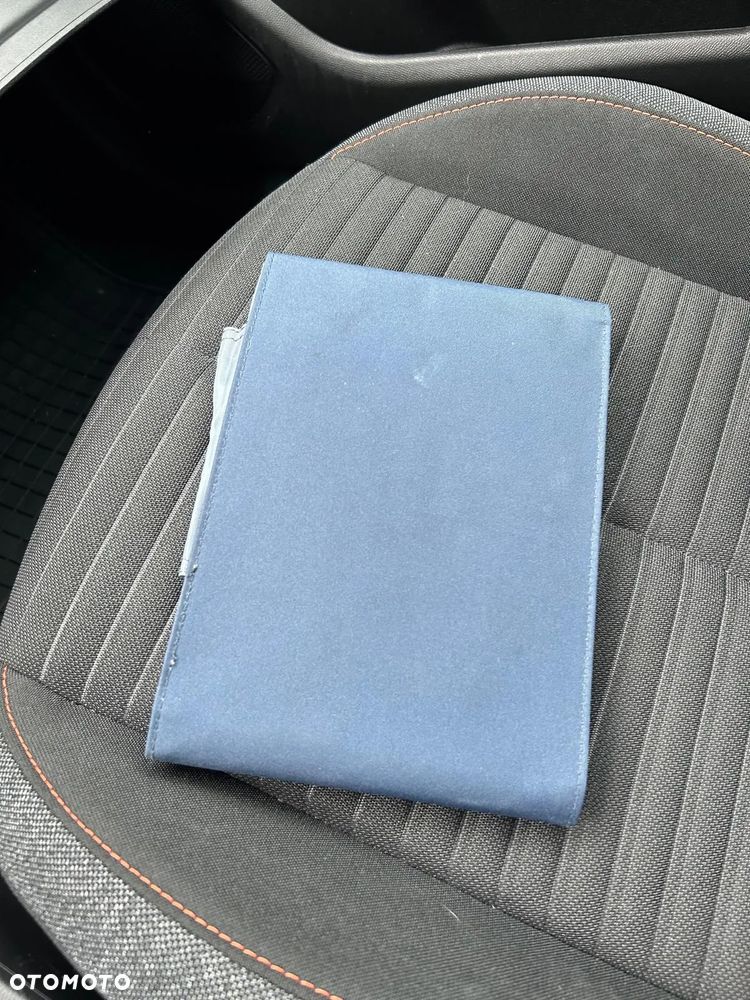 Peugeot 208 ver-1-2-puretech-style-s-s - 35