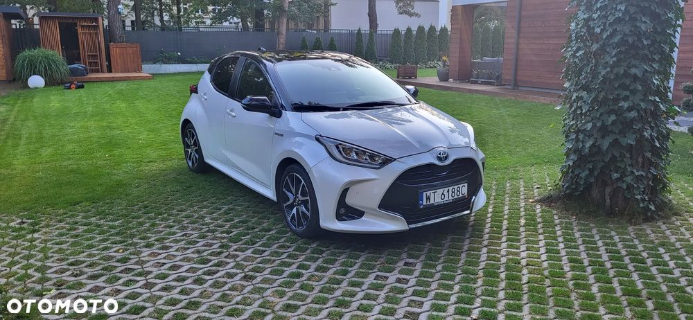 Toyota Yaris Hybrid 100 Selection - 1