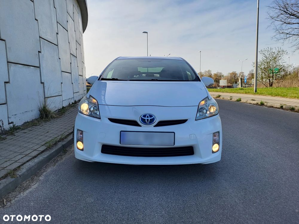 Toyota Prius (Hybrid) - 2