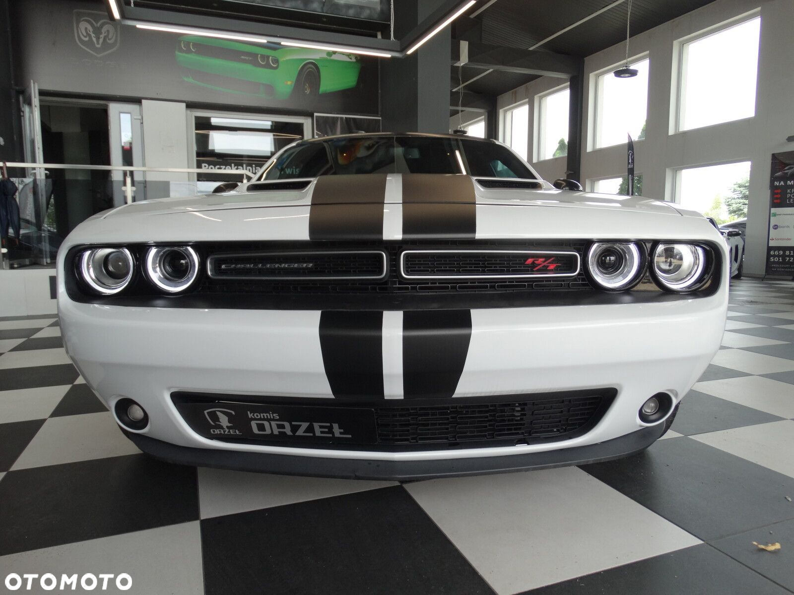 Dodge Challenger - 2