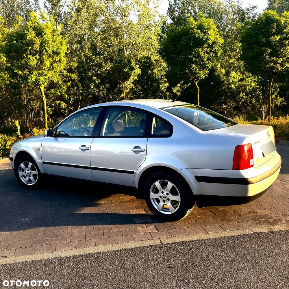Volkswagen Passat 1.6 - 6