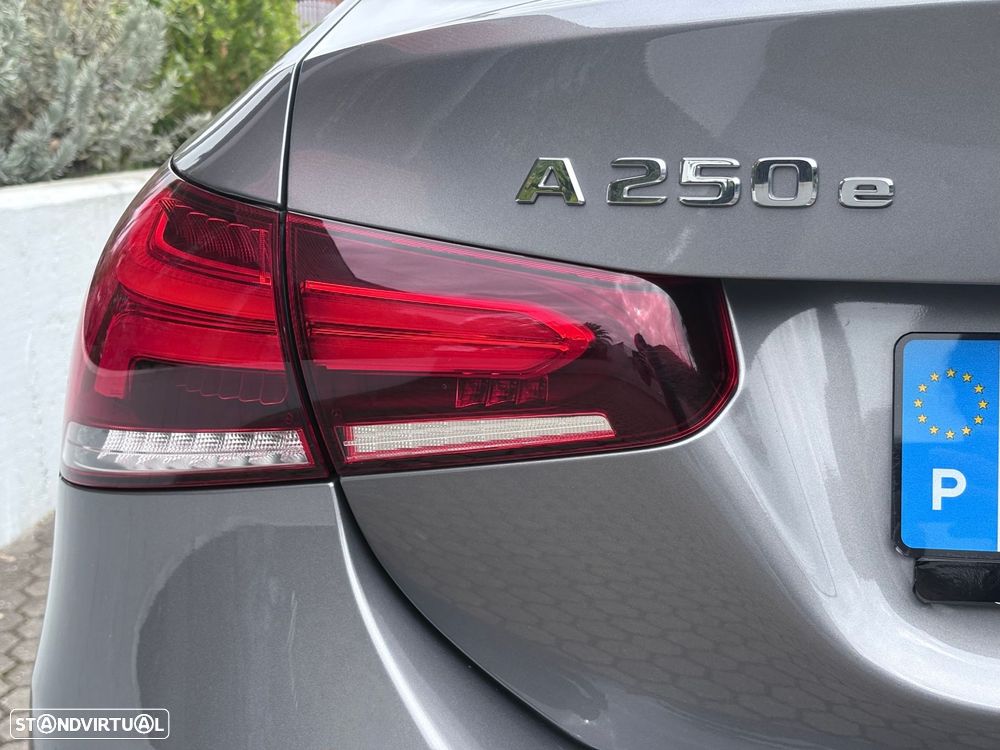 Mercedes-Benz A 250 Limousine e AMG Line - 22