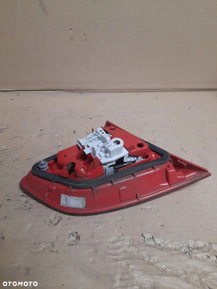 LAMPA PRAWY TYŁ W KLAPĘ OPEL MERIVA B nr 21628003 - 5