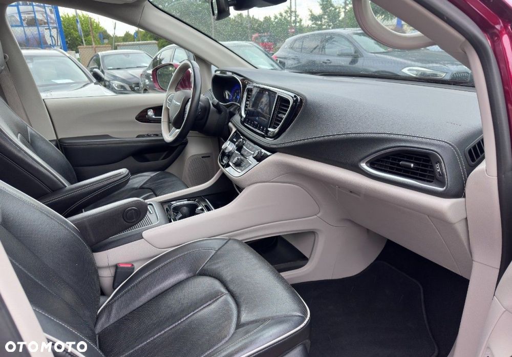 Chrysler Pacifica - 36