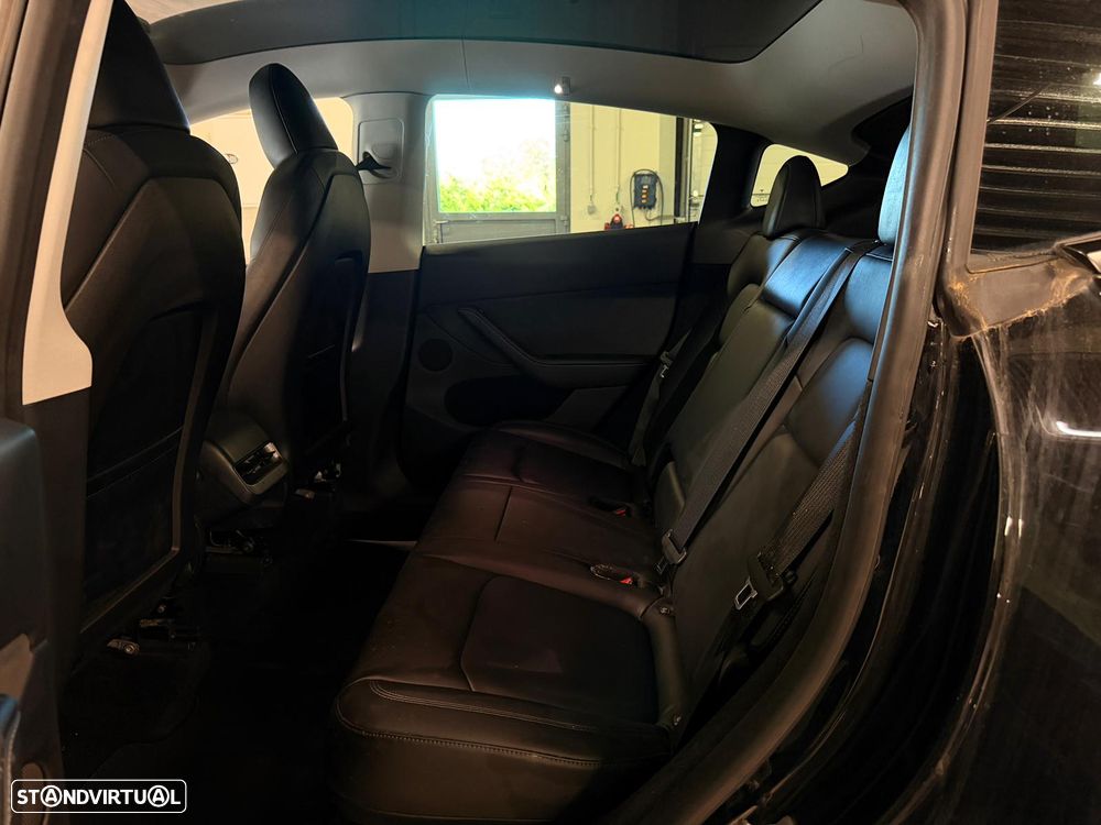 Tesla Model Y Long Range Dual Motor AWD - 13