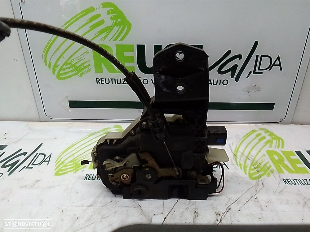 Fecho Da Porta Trás Esq Volkswagen Passat (3B2) - 2