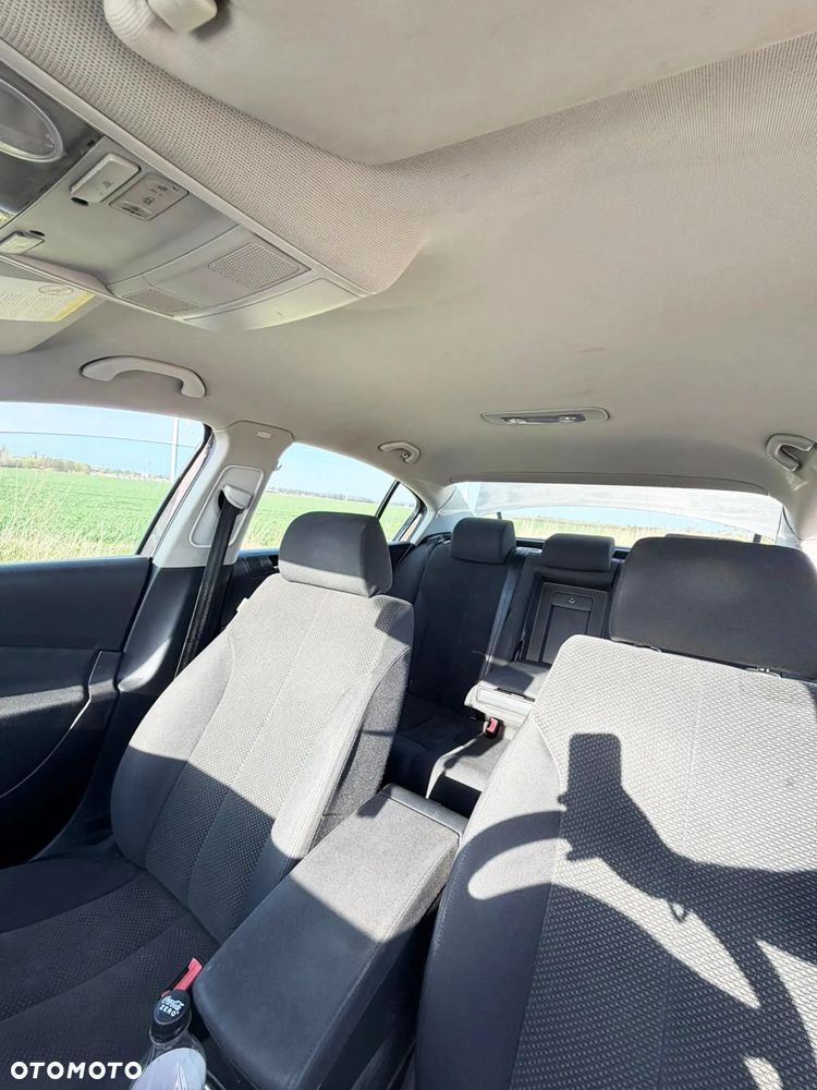 Volkswagen Passat 1.9 TDI Comfortline - 6