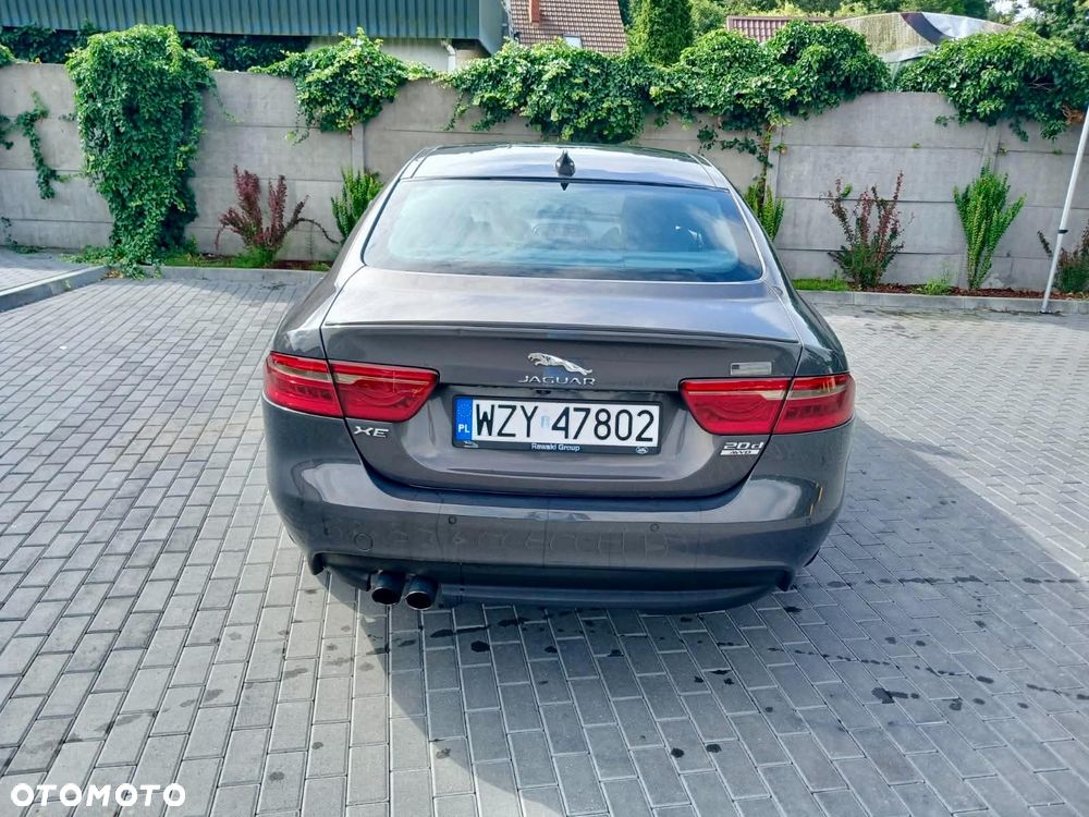Jaguar XE 2.0 D AWD R-Sport - 8