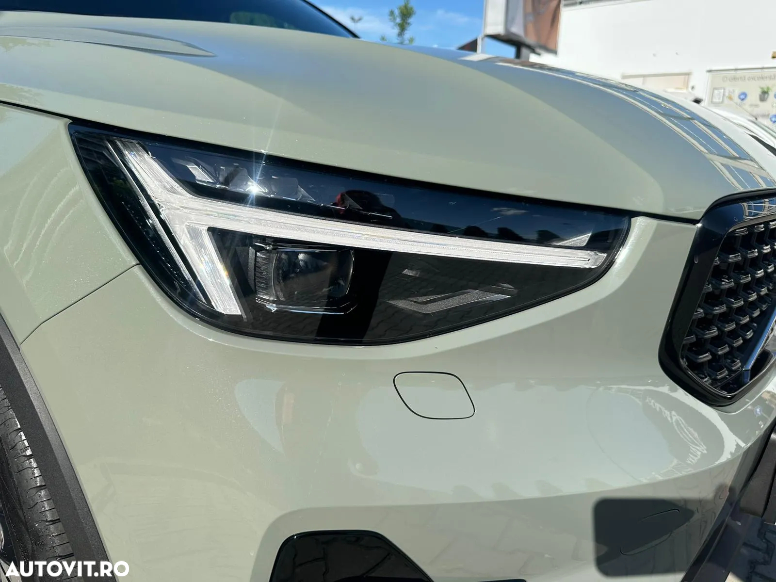 Volvo XC 40 B3 AT FWD MHEV Plus Dark - 4