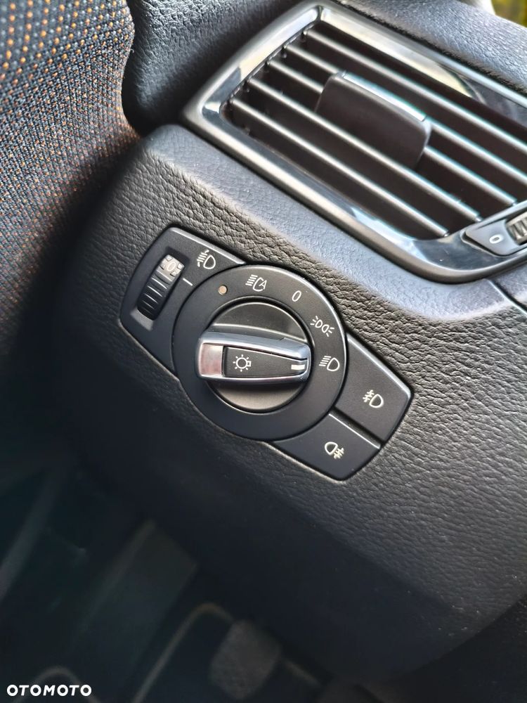 BMW X1 sDrive18d xLine - 15