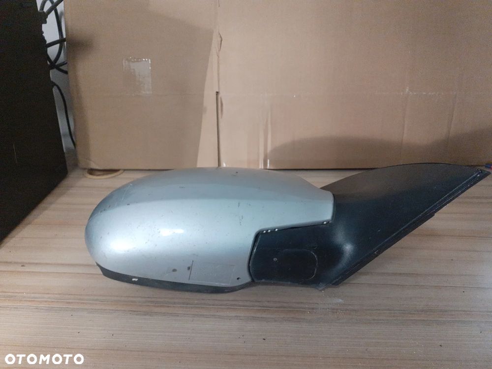 # LUSTERKO PRAWE HYUNDAI I30 5PIN 2R - 4