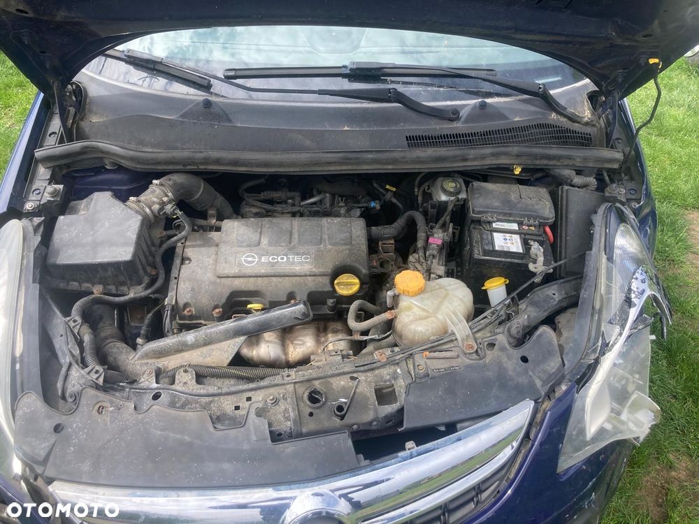 Opel Corsa 1.4 16V Cosmo - 10