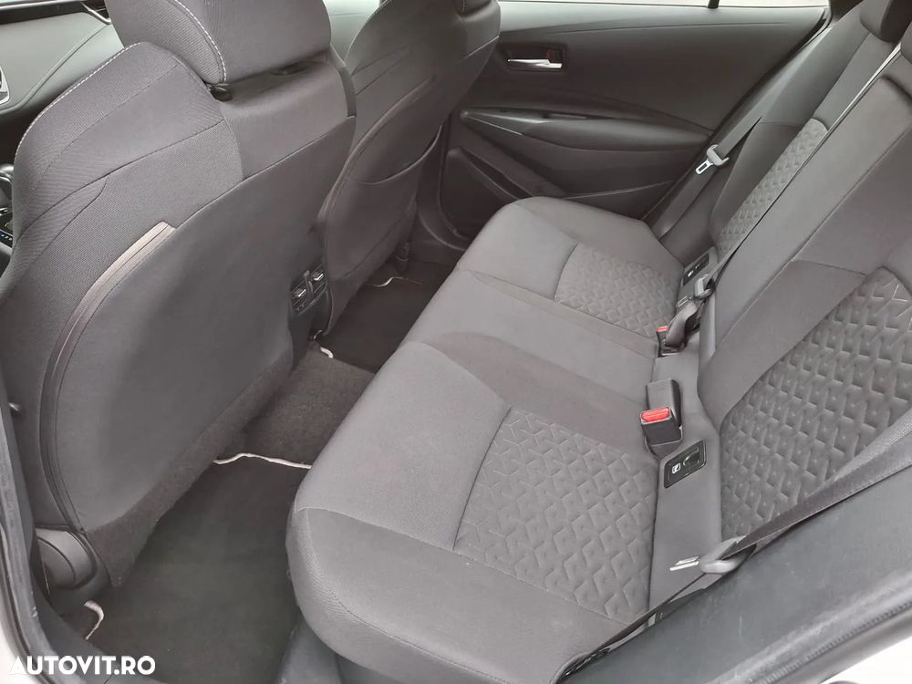 Toyota Corolla 1.8 Hybrid Business Edition - 12