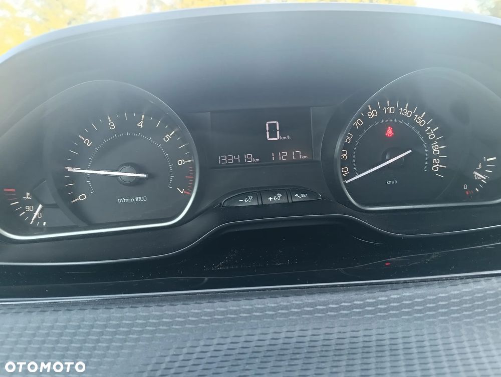 Peugeot 2008 1.2 Pure Tech Access EU6 - 11