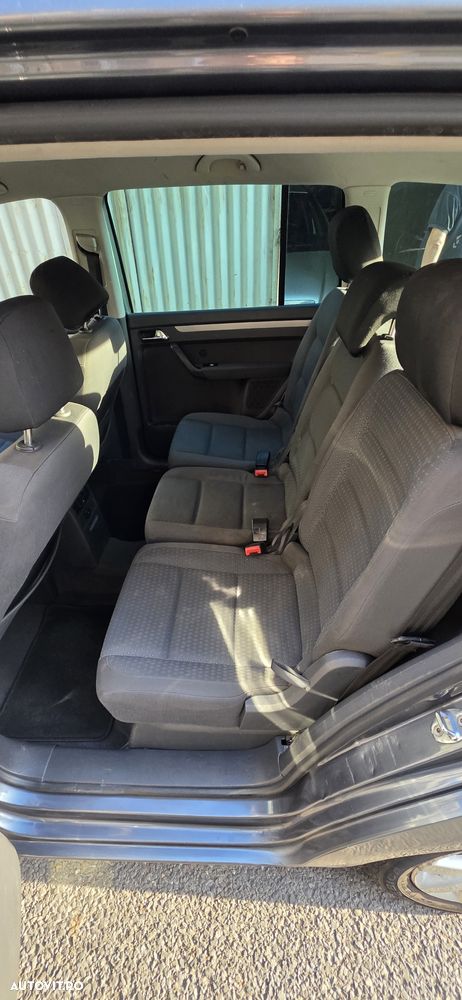 Volkswagen Touran 2.0 TDI DPF Highline - 11