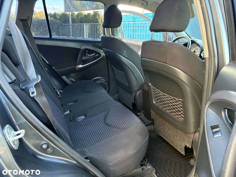 Toyota RAV4 - 8