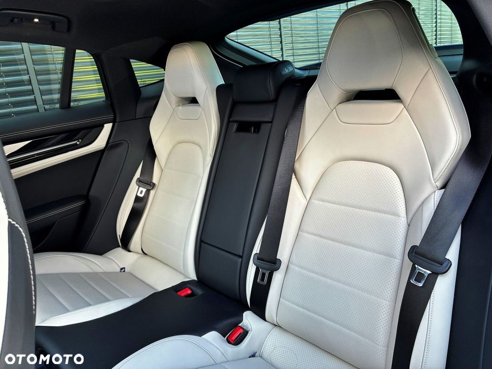 Porsche Panamera - 40