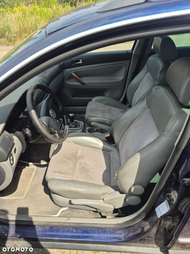 Volkswagen Passat 1.9 TDI 4Mot Highline - 13