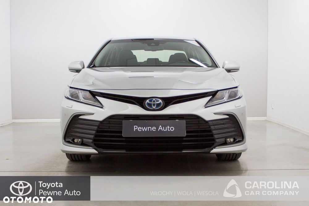 Toyota Camry - 17