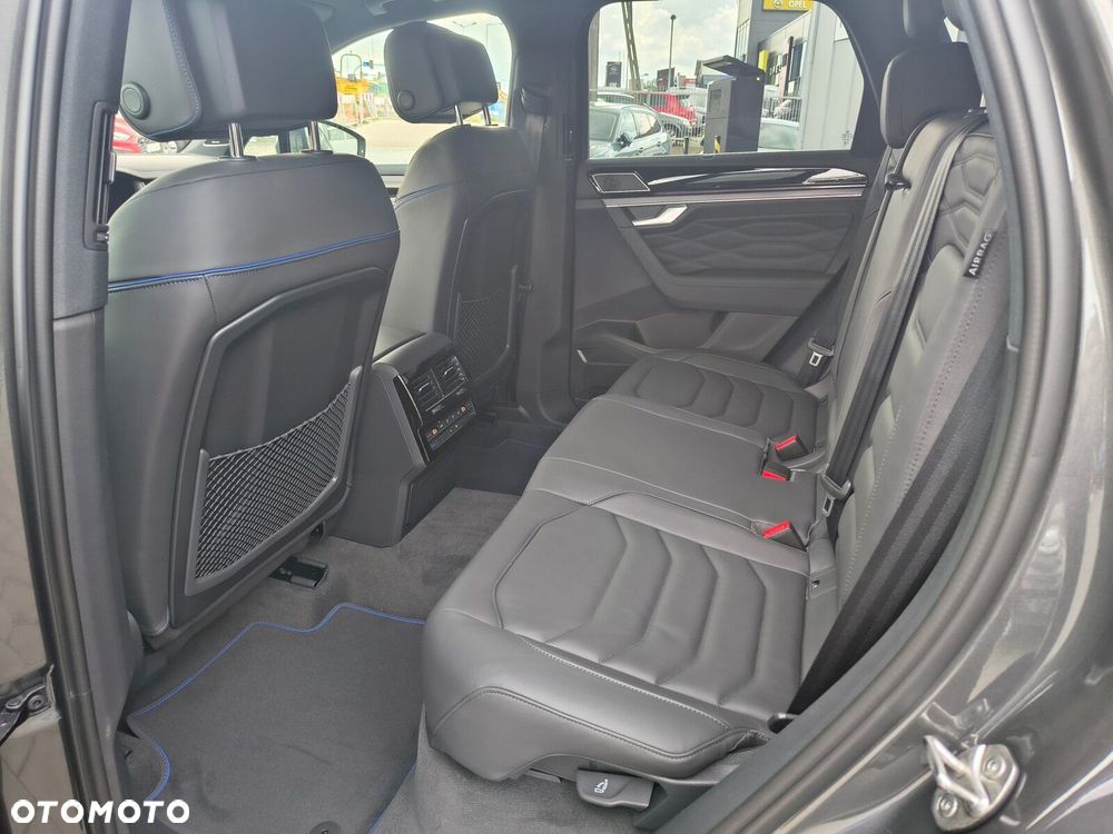 Volkswagen Touareg - 12