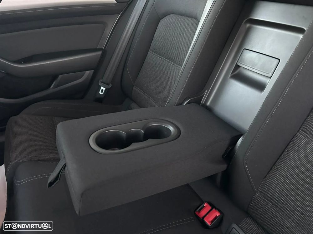 VW Passat 1.6 TDI Confortline - 38