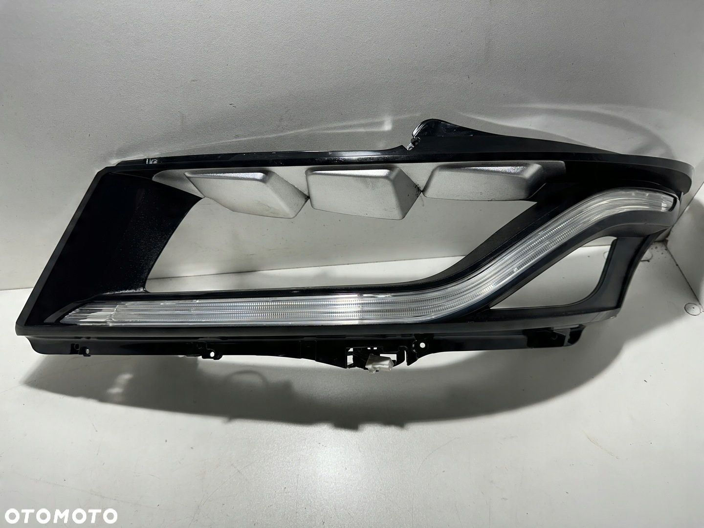 Wkład Odbłyśnik Lampy Lewy Full LED Iveco S-Way 50350744 50270766 50271744 - 1