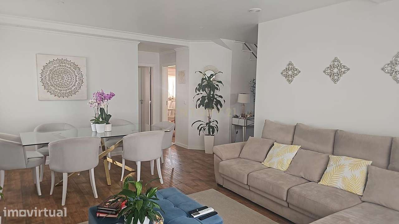 Moradia T4 + sótão com piscina, jardim e excelentes áreas e acabamento - Grande imagem: 2/49