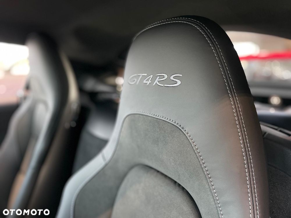 Porsche 718 Cayman GT4 RS - 12