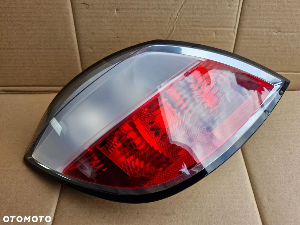 Lampa prawa tylna prawy tył Opel Astra H III hatchback 5 drzwi - 2
