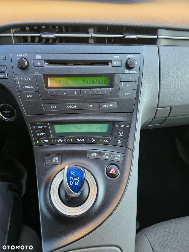 Toyota Prius (Hybrid) - 28