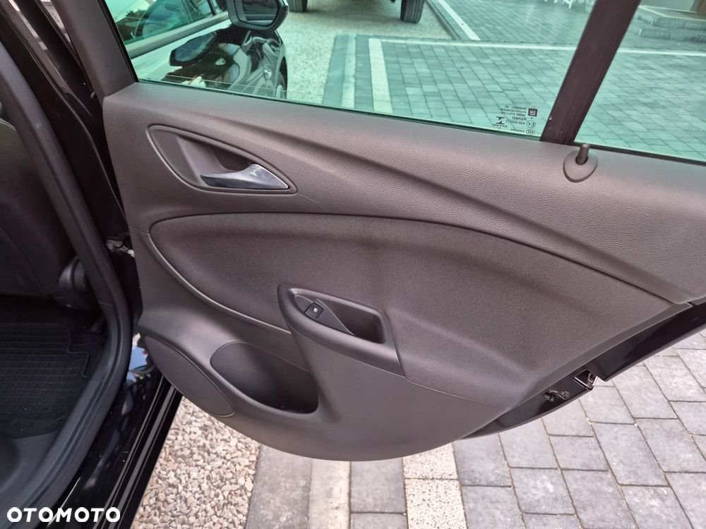 Opel Astra 1.6 CDTI Cosmo - 22