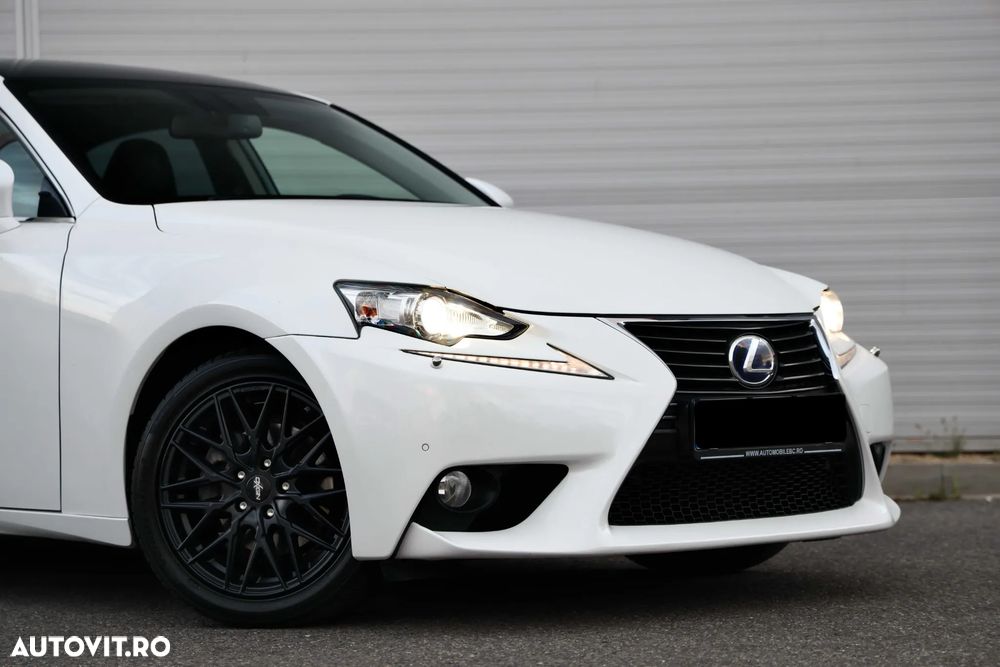 Lexus Seria IS 300h Aut. Executive - 13