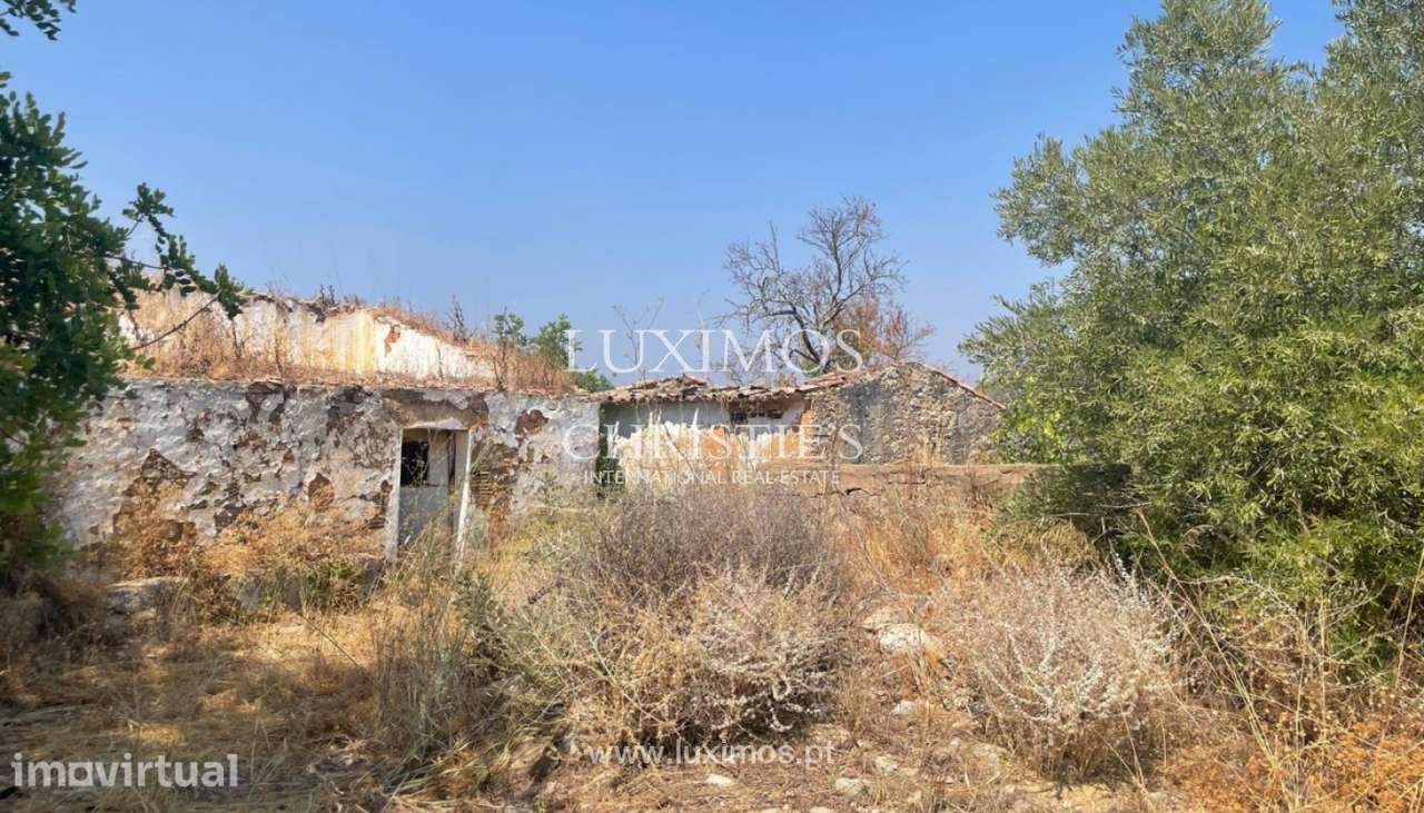 Terreno com ruína, para venda em Estoi, Algarve - Grande imagem: 3/11