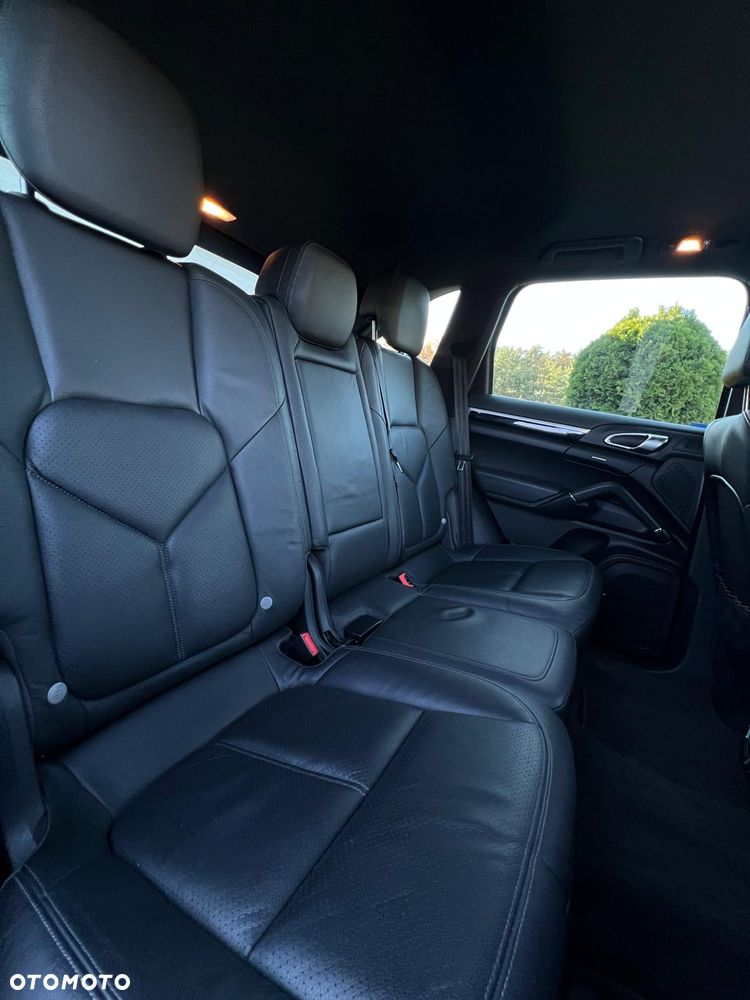 Porsche Cayenne - 22