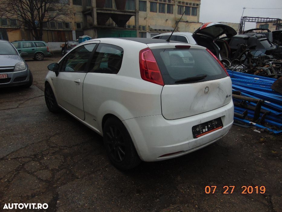 Dezmembrez Fiat Grande Punto motor 1.4 benzina manual an 2008 - 1