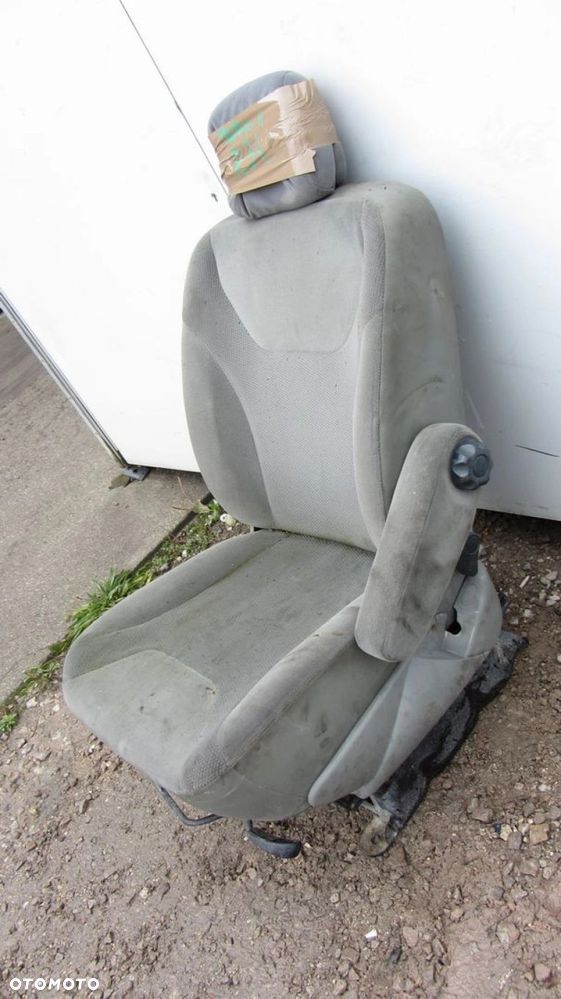 TRAFIC VIVARO II FOTEL PASAŻERA PRAWY 01- - 2