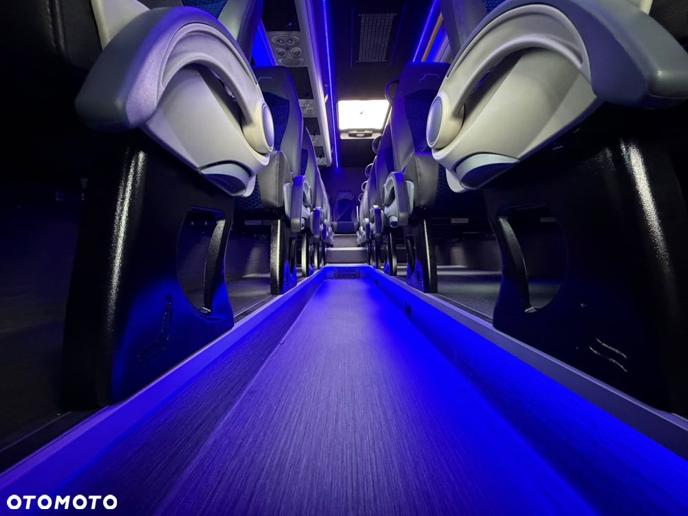 Mercedes-Benz Sprinter 517 - 24
