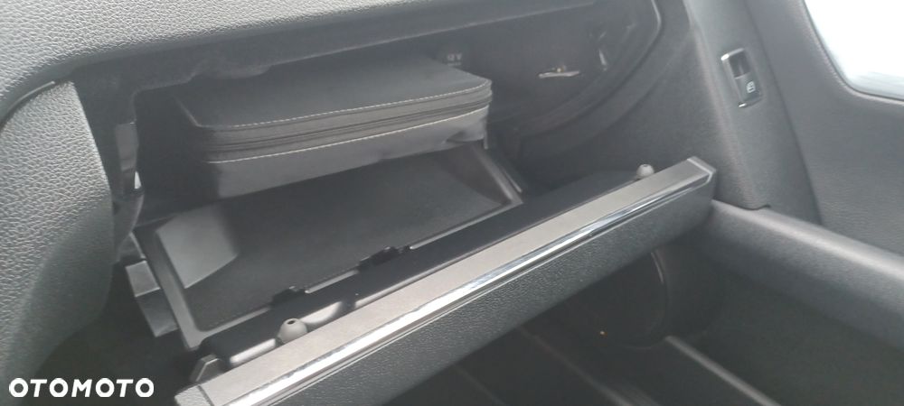 Mercedes-Benz Klasa C 200 Avantgarde Edition - 24